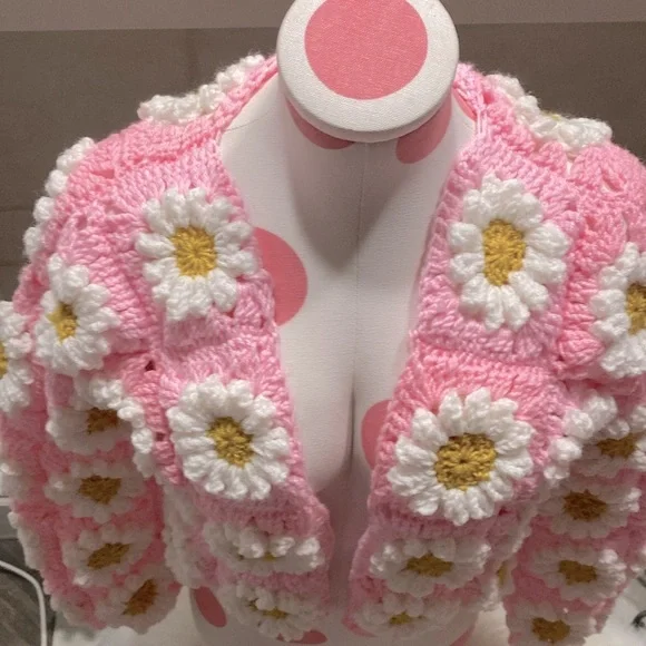 🩷PRICE IS FIRM🩷Crochet Daisy Cardigan New Excellent Condition - Picture 4 of 5